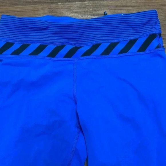 LIKE NEW! Lululemon Run: Inspire Crop II in blue, size 4 - Picture 5 of 10